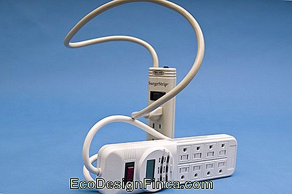 Électricité À La Maison. Conseils De Sécurité Généraux! Électricité À La Maison. Conseils De Sécurité Généraux!