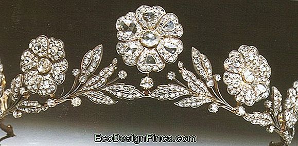 Tiara Di Wire And Accounts. Piccola Allegoria Della Festa! Tiara Di Wire And Accounts. Piccola Allegoria Della Festa!