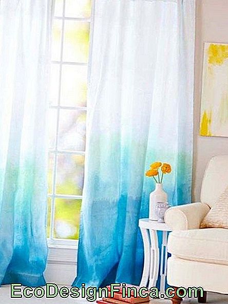 Gradient curtain, from white to blue.