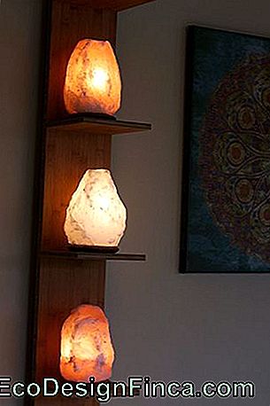handgemaakte houten wandlamp