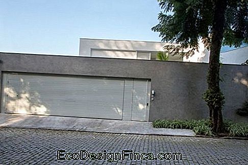 fatada casei cu zid de beton