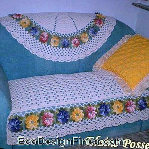 Housse de canapé au crochet: 39 modèles géniaux et un tableau de recettes simple à réaliser! - tableau modèle avec des fleurs colorées