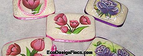 Decoupage i såpe med lilla blomster