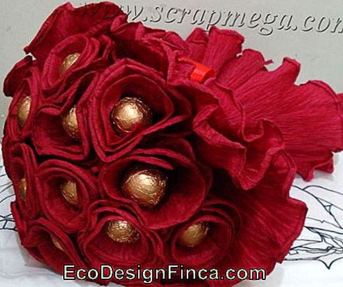 Papier krepowy kwiat z czerwonym bonbon