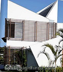 nowoczesna fasada z balustradą