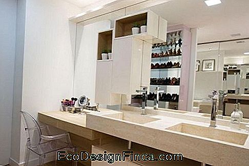 badkamer met dubbele wastafel
