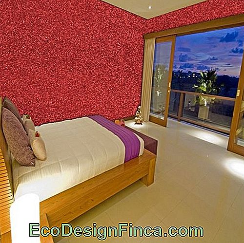 Sugestie de decorare a camerei cu perete roșu cu sclipici