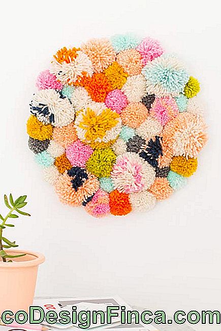 Wool Pompons trasformato in un quadro allegro e colorato