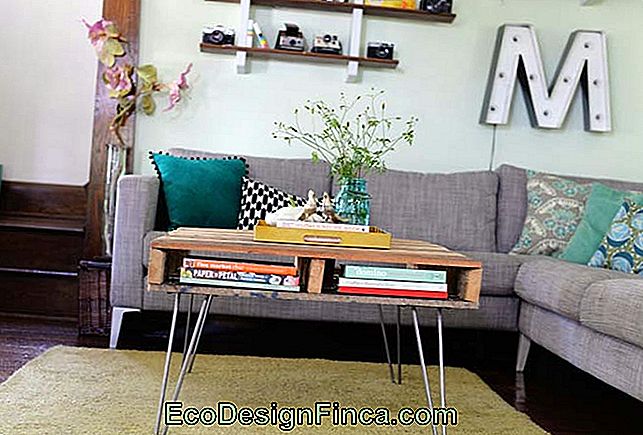 Handcrafting With Pallets: 60 Creative And Step-By-Step Ideas