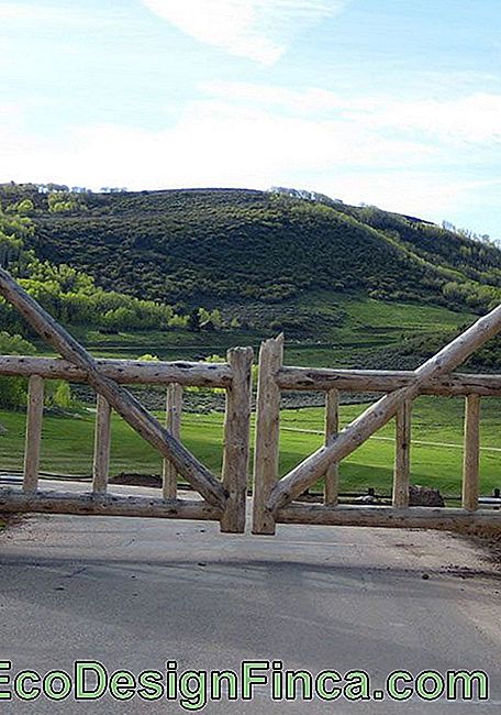 Entrata rustica della casa di campagna