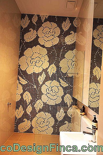 Motif floral sur le bain: une bonne idée!