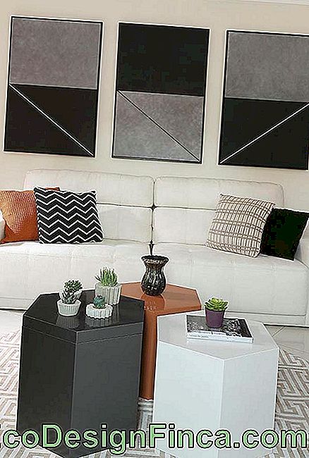 Sofabord i sekskantet format blev lakeret i forskellige farver
