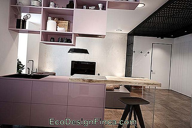 Lakkerede møbler: Delikat lyserøde kabinet har opnået sofistikeret ved den glatte lakeret finish