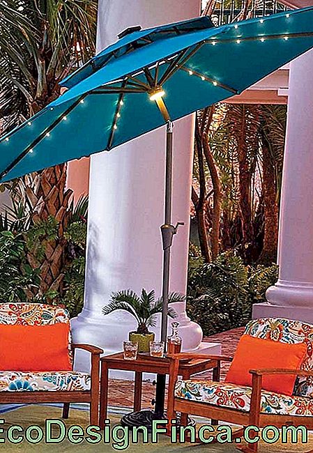 LED ışıklar bu ombrelone'yu daha da çekici kılar, aynı zamanda dış mekanın gece kullanımının favorisidir.