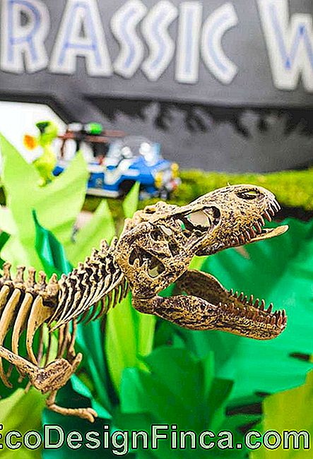 Czy kiedykolwiek myślałeś o użyciu „prawie prawdziwych” kości dinozaurów do udekorowania imprezy motywem? Założę się, że będzie to uczucie urodzin.