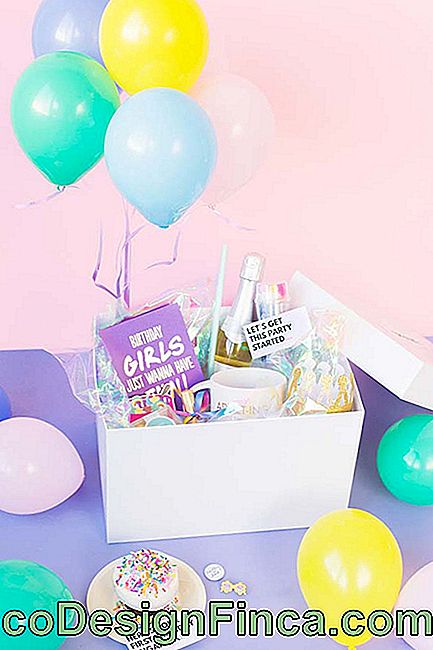 Balloons complement the party in the box