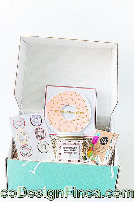 Donuts: the theme of this party in the box