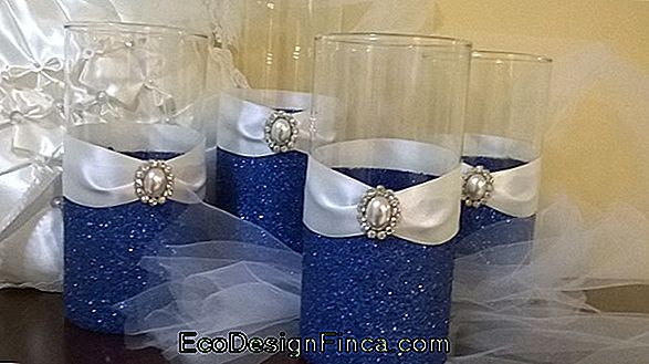 Blue Vase Decoration - 15 Beautiful Models & Must Do!