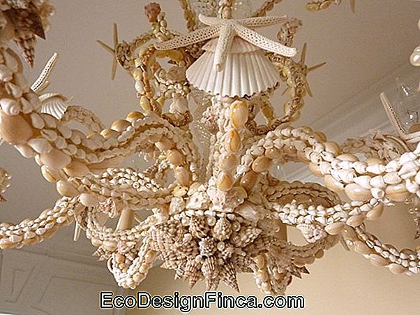 Mosaic Chandelier To Decorate The Home
