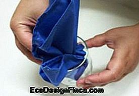 plis des serviettes -6 Comment plier la serviette dans le verre comme une tulipe: dans