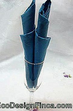 Comment plier des serviettes pour de longues tasses - serviettes Comment plier des serviettes pour de longues tasses